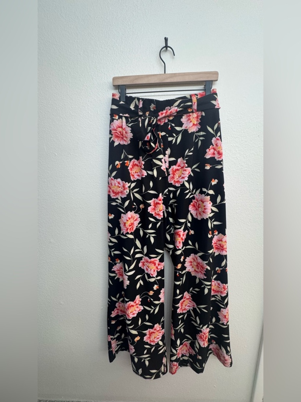 torrid Black Wide-Leg Floral Tie-Waist Pants - Size 3